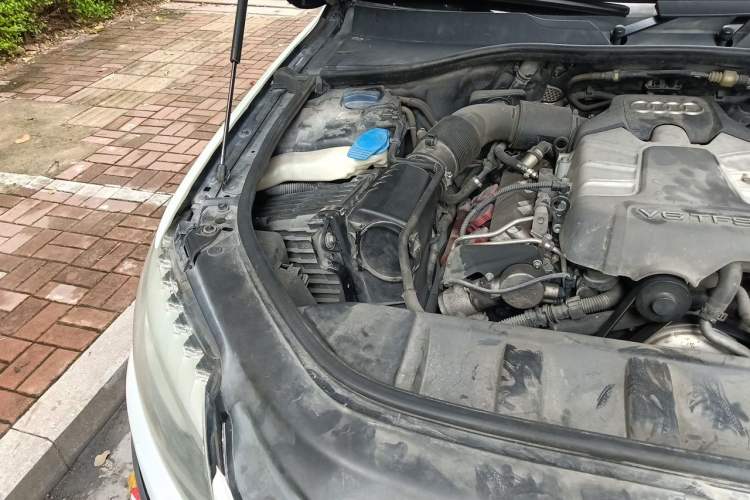 Used Audi Q7 2014 35 TFSI Off-road Model Engine Bay Right
