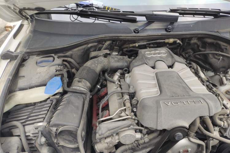 Used Audi Q7 2014 35 TFSI Ambition Edition Engine Bay Right