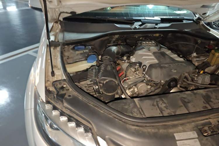 Used Audi Q7  Engine Bay Right