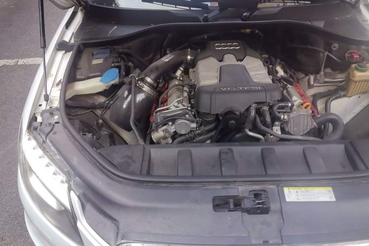 Used Audi Q7 2014 35 TFSI Sport Edition Engine Bay Right
