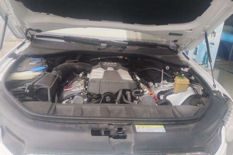 Used Audi Q7 2014 35 TFSI Ambition Edition Engine Bay