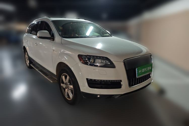 Used Audi Q7  Front Right 45 Deg