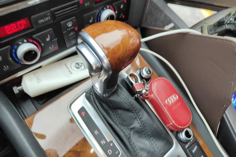 Used Audi Q7 2014 35 TFSI Off-road Model Gear Lever