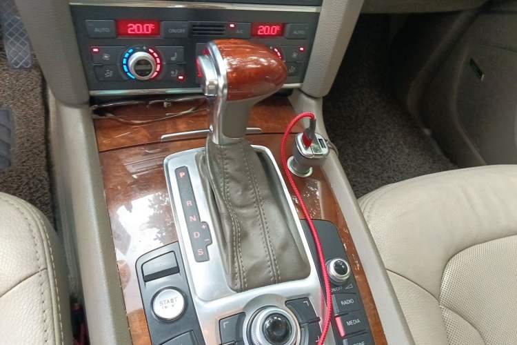 Used Audi Q7 2014 35 TFSI Off-road Model Gear Lever