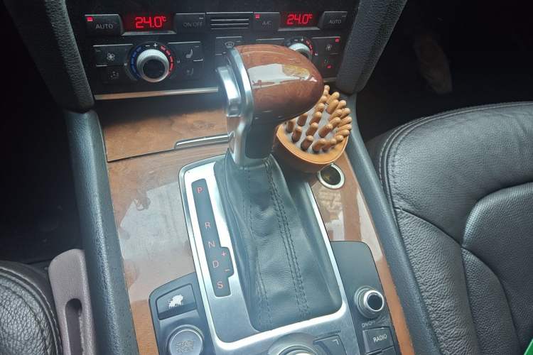 Used Audi Q7 2014 35 TFSI Off-road Model Gear Lever