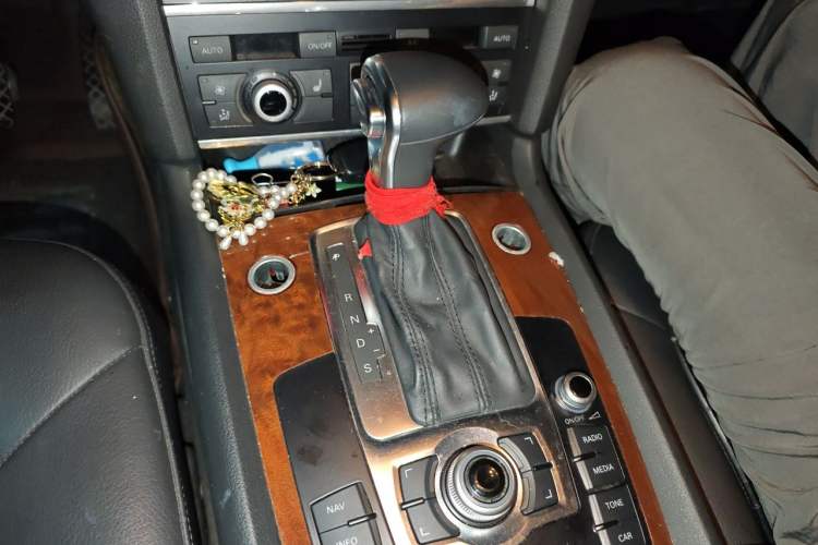Used Audi Q7  Gear Lever