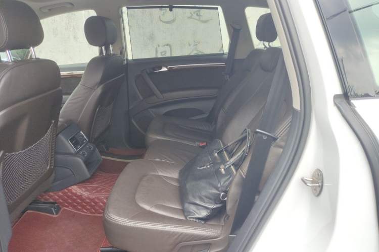 Used Audi Q7 2014 35 TFSI Ambition Edition Left Rear Seat