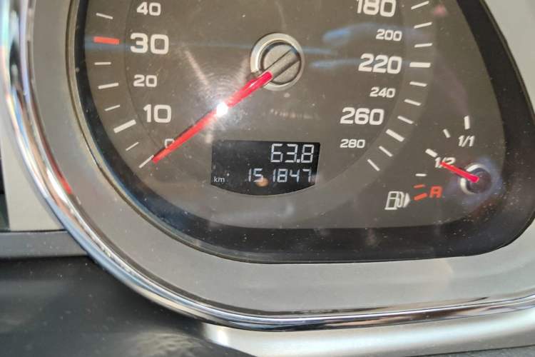 Used Audi Q7 2014 35 TFSI Off-road Model Odometer Close Up