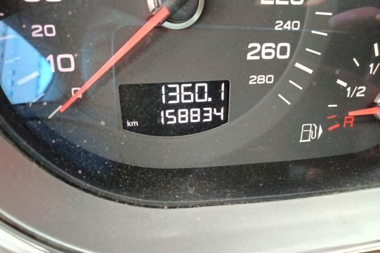 Used Audi Q7 2014 35 TFSI Off-road Model Odometer Close Up