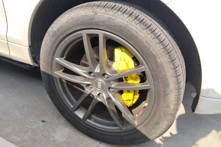Used Audi Q7 2014 35 TFSI Ambition Edition Right Front Wheel Hub