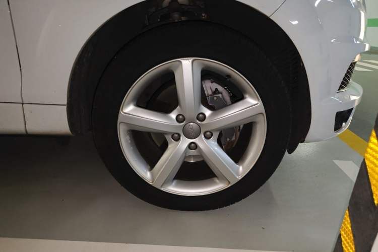 Used Audi Q7 2014 40 TFSI Sport Edition Right Front Wheel Hub