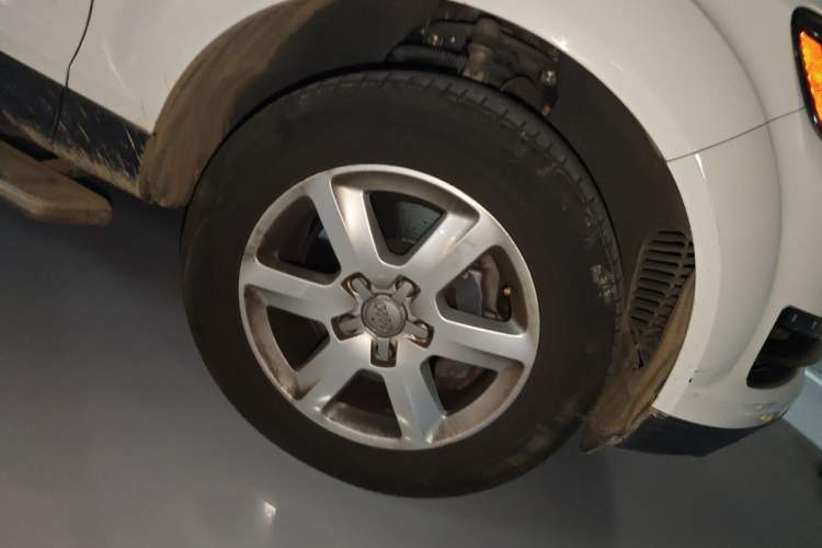 Used Audi Q7  Right Front Wheel Hub