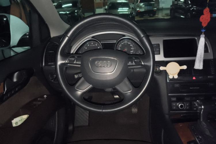Used Audi Q7 2014 35 TFSI Ambition Edition Steering Wheel