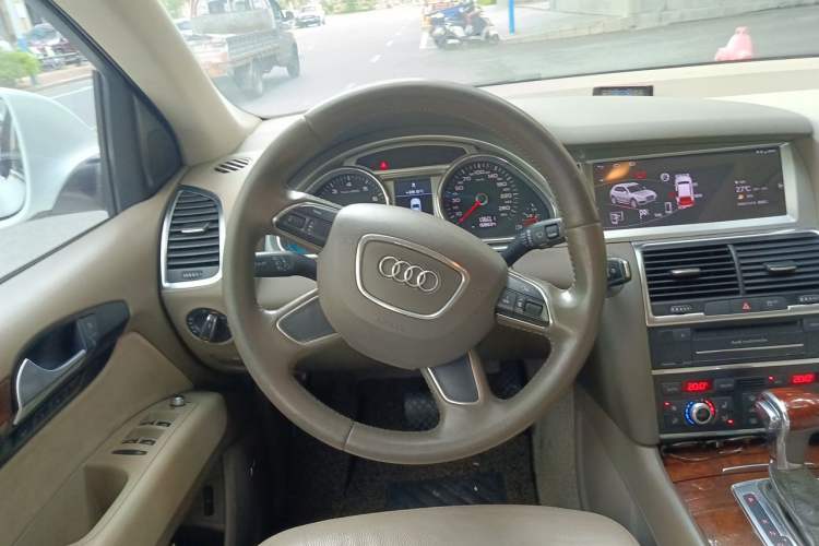 Used Audi Q7 2014 35 TFSI Off-road Model Steering Wheel