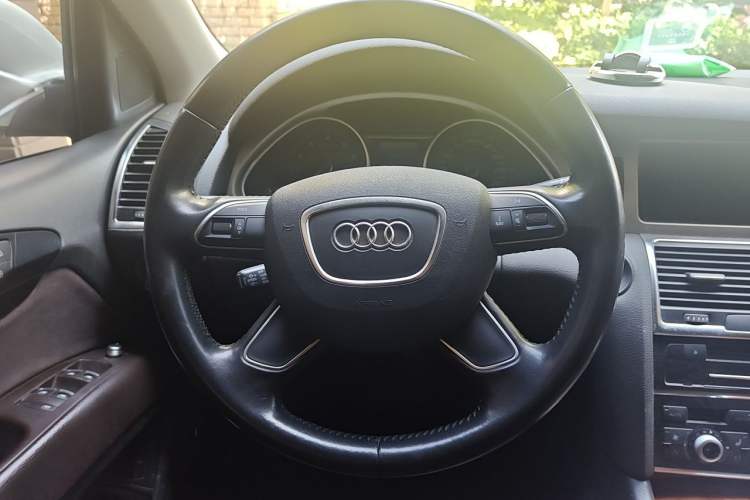 Used Audi Q7 2014 35 TFSI Off-road Model Steering Wheel