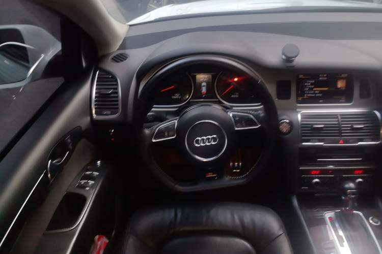 Used Audi Q7 2014 35 TFSI Sport Edition Steering Wheel