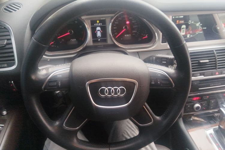 Used Audi Q7 2014 35 TFSI Ambition Edition Steering Wheel
