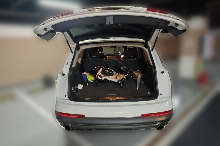 Used Audi Q7  Trunk