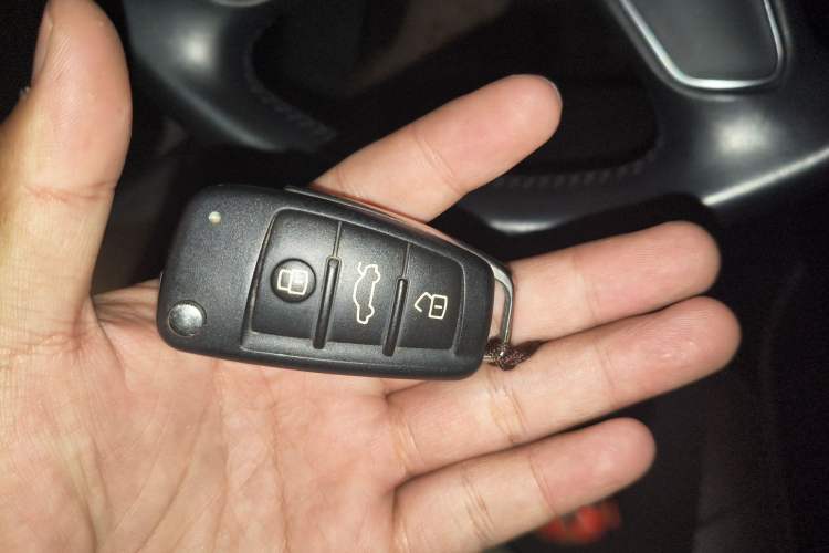 Used Audi Q7 2014 35 TFSI Ambition Edition Vehicle Key