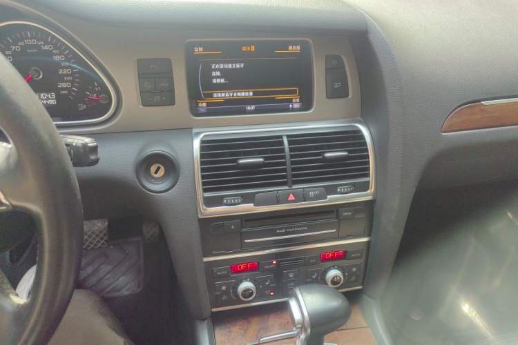 Used Audi Q7 2014 35 TFSI Sport Edition Audio And AC Panel
