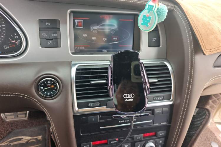 Used Audi Q7 2014 35 TFSI Exclusive Edition Audio And AC Panel