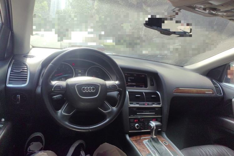 Used Audi Q7 2014 35 TFSI Sport Edition Center Console