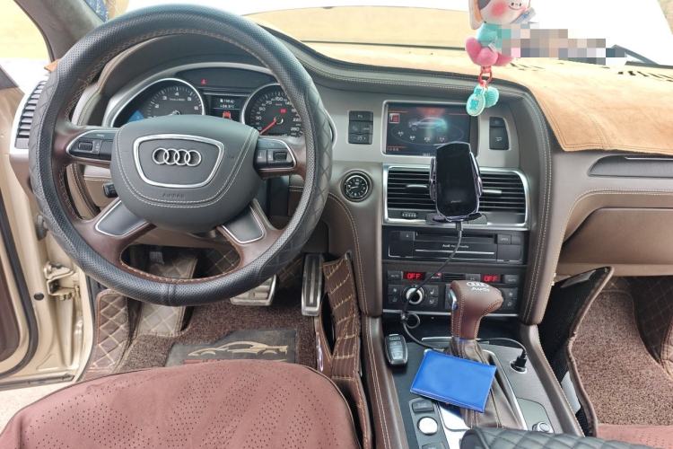 Used Audi Q7 2014 35 TFSI Exclusive Edition Center Console