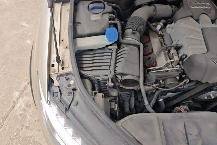 Used Audi Q7 2014 35 TFSI Exclusive Edition Engine Bay Right