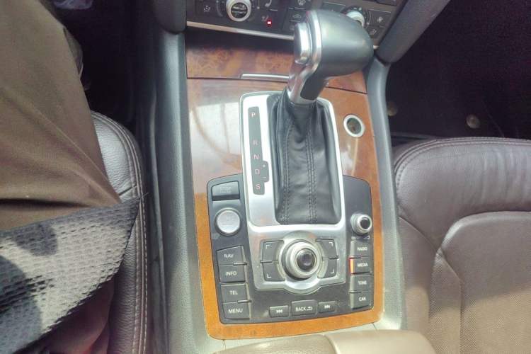 Used Audi Q7 2014 35 TFSI Sport Edition Gear Lever
