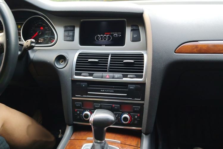 Used Audi Q7 2015 35 TFSI Sport Edition Audio And AC Panel