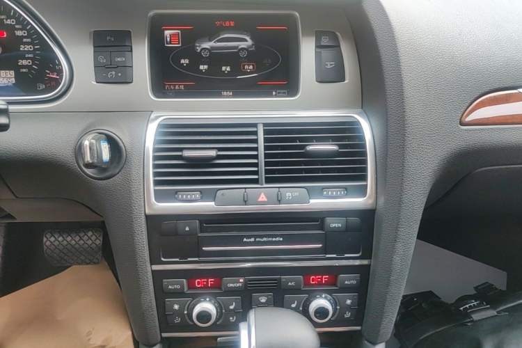 Used Audi Q7 2015 40 TFSI Collector's Edition Audio And AC Panel