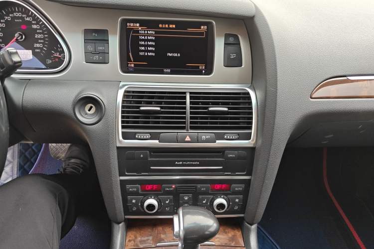 Used Audi Q7 2015 35 TFSI Sport Edition Audio And AC Panel