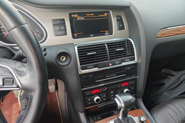 Used Audi Q7 2015 40 TFSI Collector's Edition Audio And AC Panel