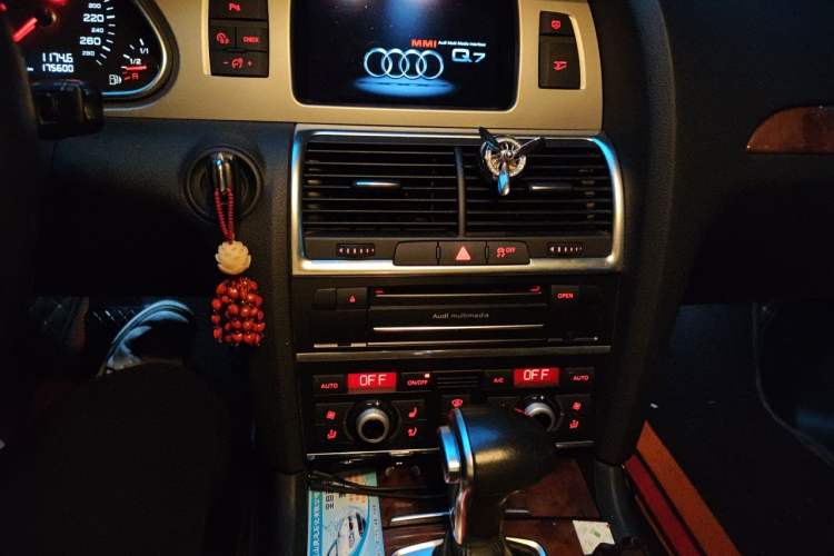 Used Audi Q7 2015 35 TFSI Ambition Edition Audio And AC Panel
