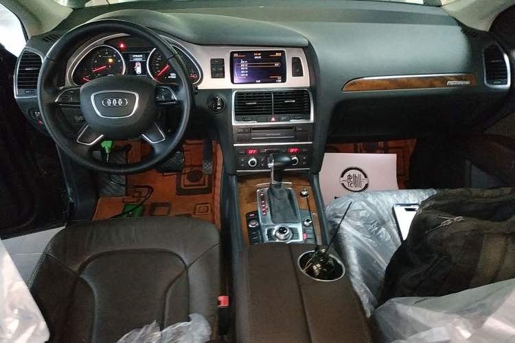 Used Audi Q7 2015 35 TFSI Ambition Edition Audio And AC Panel