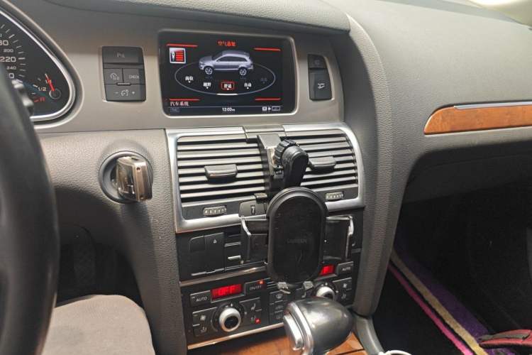 Used Audi Q7 2015 35 TDI Excellence Edition Audio And AC Panel