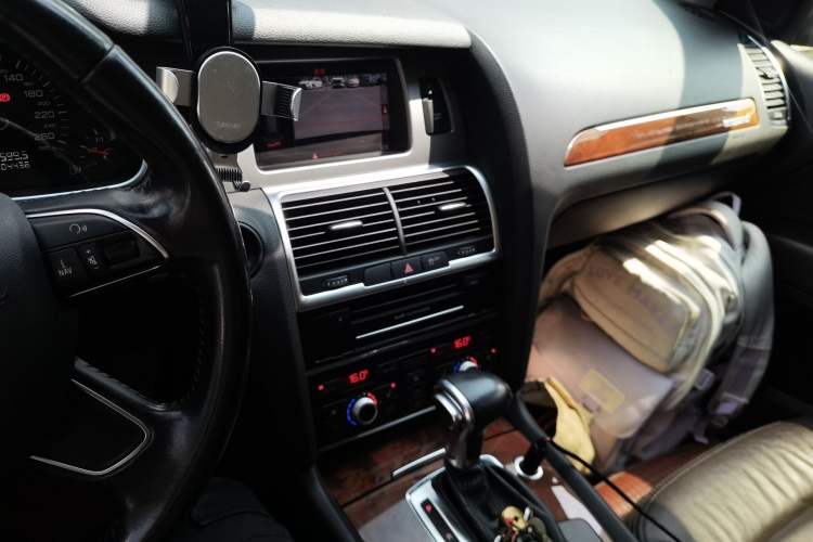 Used Audi Q7 2015 35 TFSI Sport Edition Audio And AC Panel