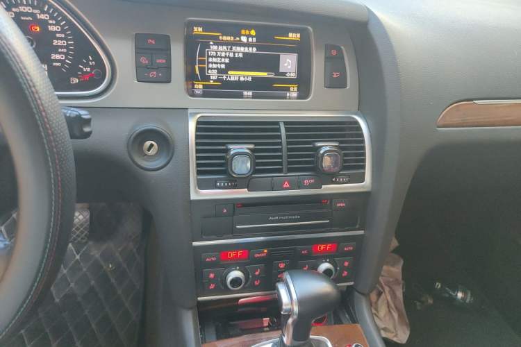 Used Audi Q7 2015 35 TFSI Sport Edition Audio And AC Panel