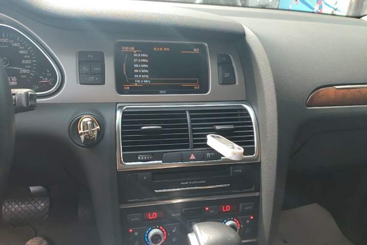 Used Audi Q7 2015 35 TFSI Ambition Edition Audio And AC Panel