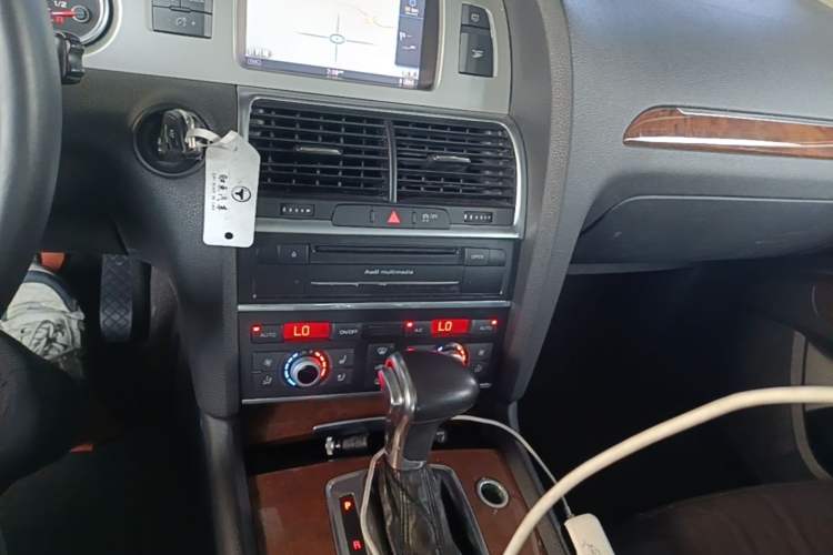 Used Audi Q7 2015 35 TFSI Ambition Edition Audio And AC Panel