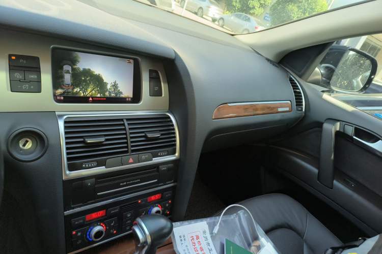 Used Audi Q7 2015 35 TFSI Ambition Edition Audio And AC Panel