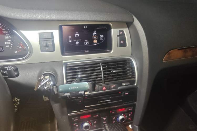 Used Audi Q7 2015 35 TFSI Sport Edition Audio And AC Panel