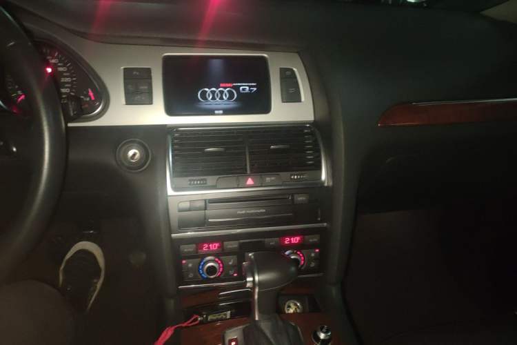 Used Audi Q7 2015 35 TDI Excellence Edition Audio And AC Panel