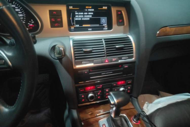 Used Audi Q7 2015 35 TFSI Ambition Edition Audio And AC Panel