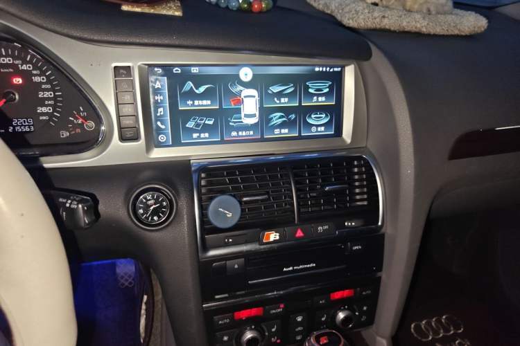 Used Audi Q7 2015 35 TFSI Ambition Edition Audio And AC Panel