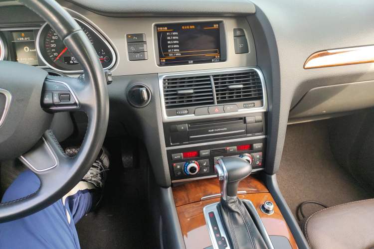 Used Audi Q7 2015 35 TFSI Ambition Edition Audio And AC Panel