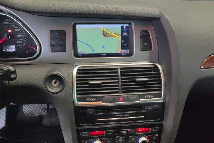 Used Audi Q7 2015 35 TFSI Sport Edition Audio And AC Panel