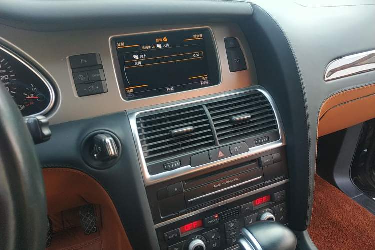 Used Audi Q7 2015 35 TFSI Ambition Edition Audio And AC Panel