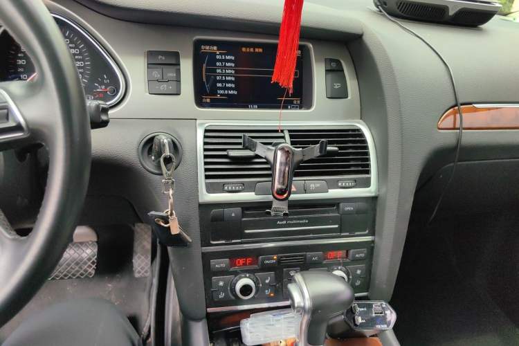 Used Audi Q7 2015 35 TFSI Sport Edition Audio And AC Panel
