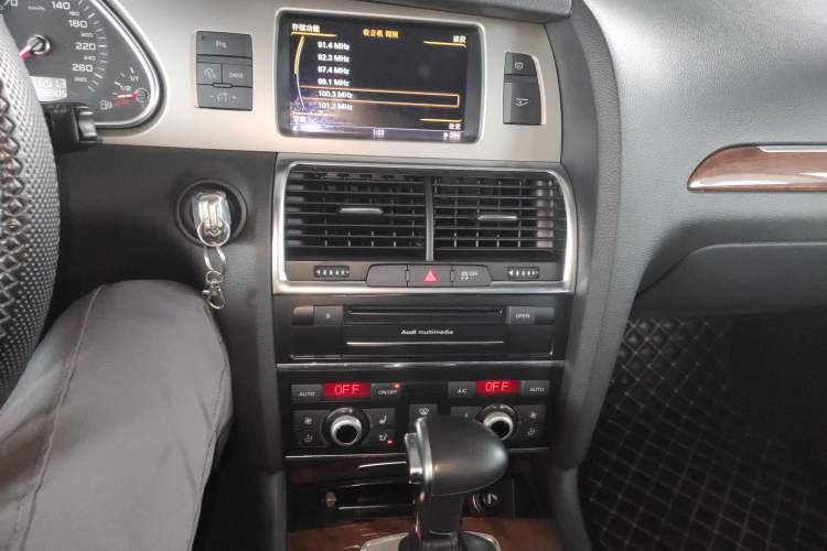 Used Audi Q7 2015 35 TFSI Ambition Edition Audio And AC Panel